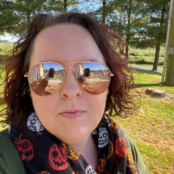 Meet your Posher, Cassandra - Picture 2 of 8